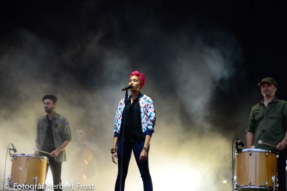 Soul-Sängerin Imany performte mit männlicher Verstärkung 